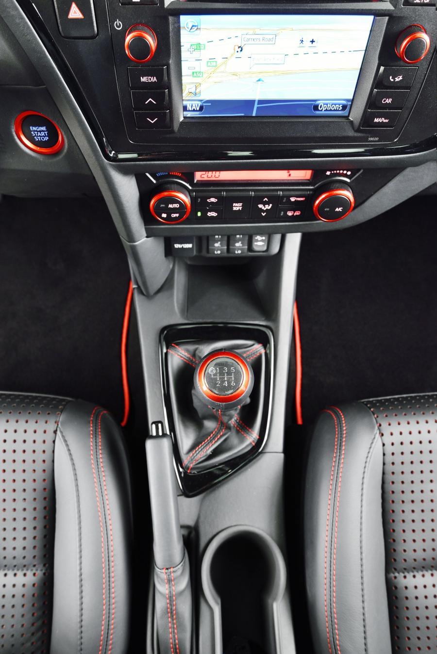  Toyota Auris TS Black by Design Studies 2013 года  (фото 2 из 9)
